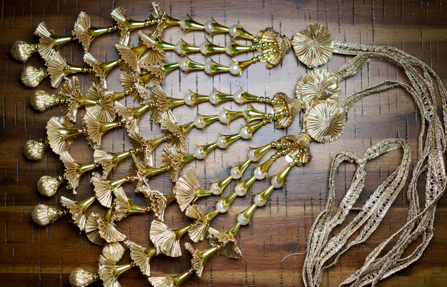 Golden Gota Pearl Tassel Lotan Paranda