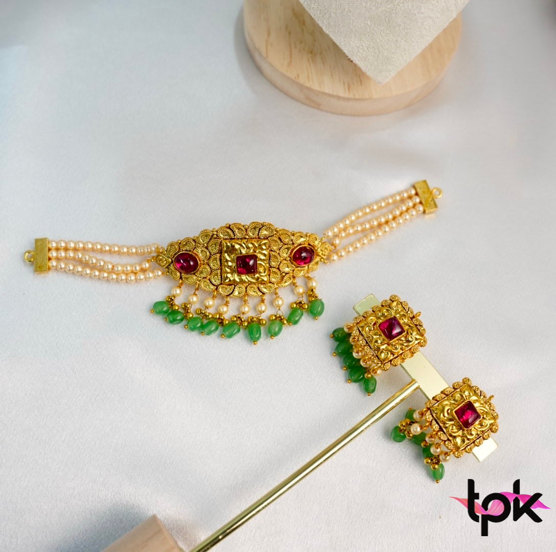 Gold Plated Traditional Choker set with Stud Earrings (Copper Base)