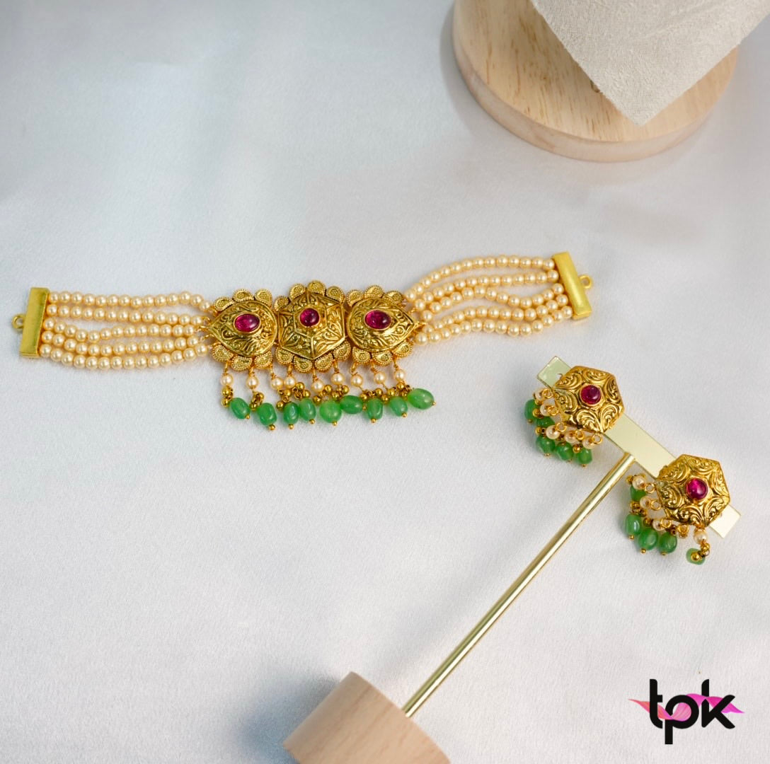 Gold Plated Traditional Choker set with Stud Earrings (Copper Base)