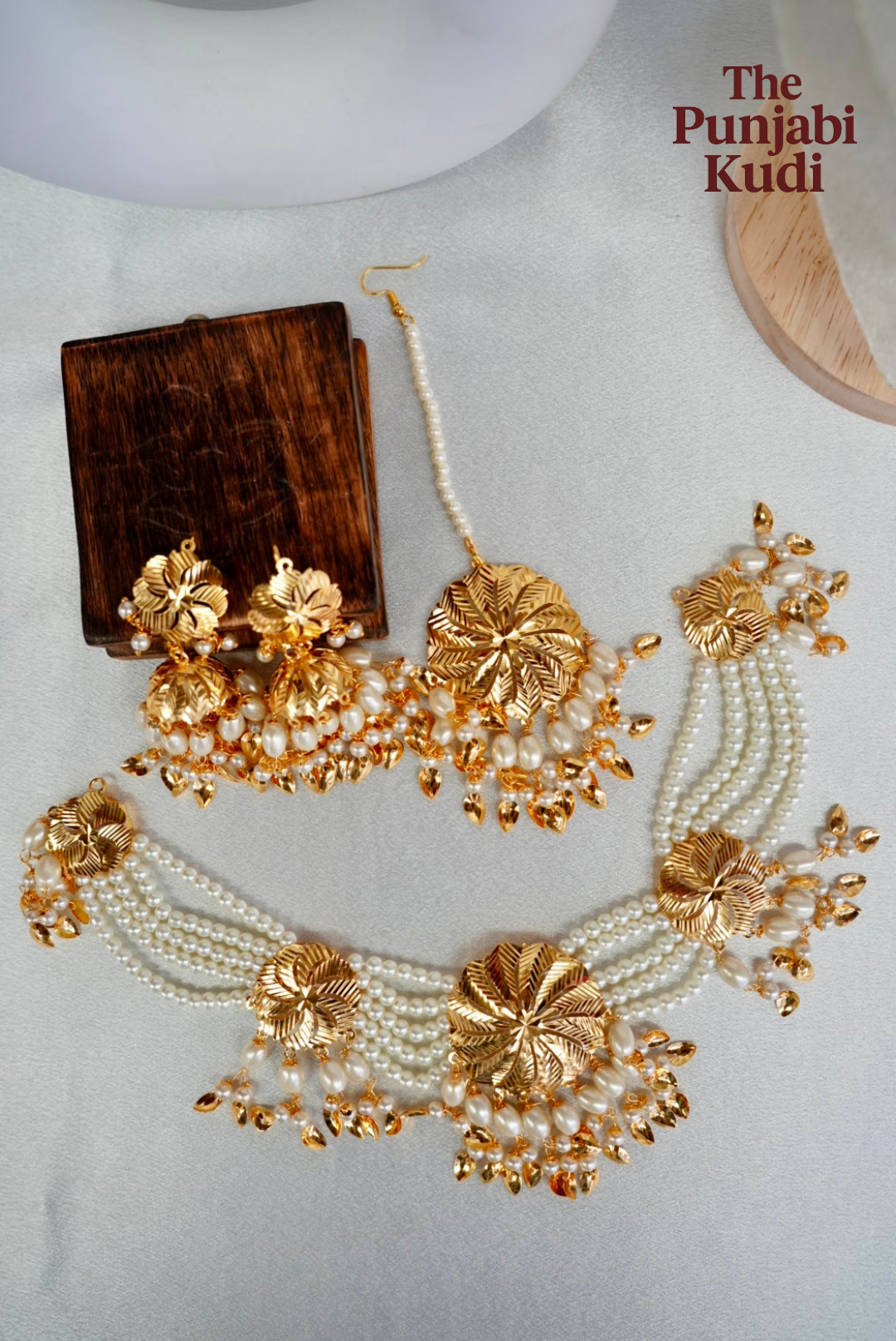 Traditional Punjabi Pattra Pearl Tikka Set with Wallian