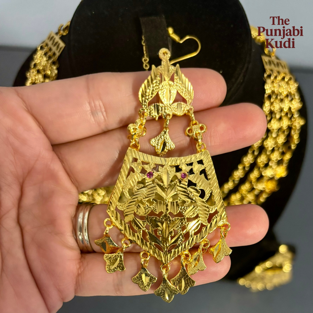 Gold Finished Pippal Patti Choker Set